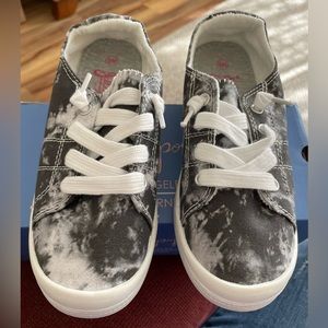 NIB - Jellypop Dallas Casual Shoe Black | DALLAS BLK/WHT TIE-DYE CANVAS Size 6M